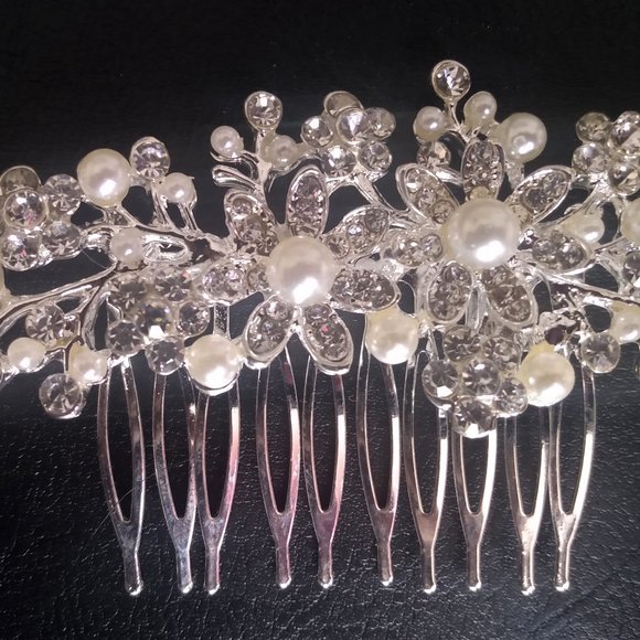 White Crystal And Pearls Bridal Hair Comb-Bridal Crystal Hair Accessory - Picture 13 of 13